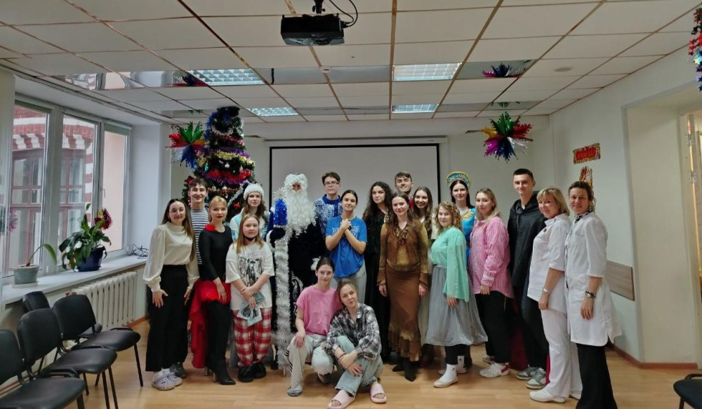 Студенты ПИМУ подарили «Новогоднюю сказку» маленьким пациентам Университетской клиники