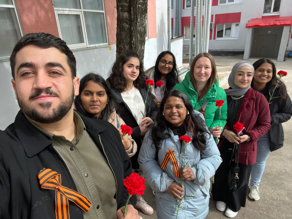 PRMU students from India and Syria attended a meeting dedicated to the Victory Day